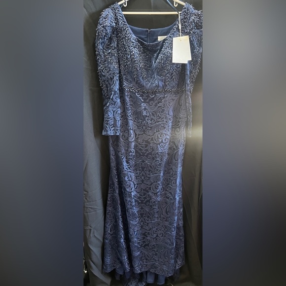 Mac Duggal 11187 NWT EMBROIDERED APPLIQUE SHOULDER DETAIL TRUMPET GOWN - Picture 4 of 7